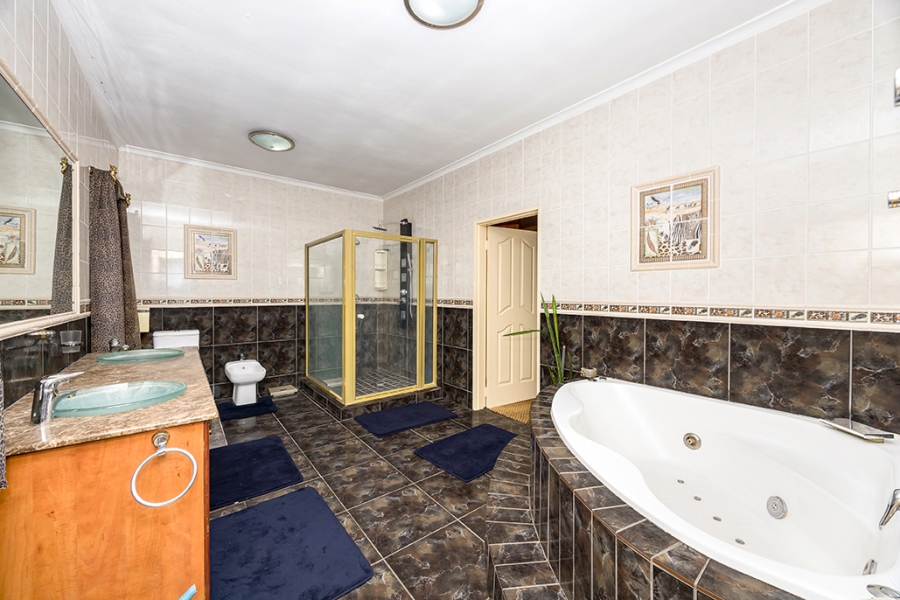 6 Bedroom Property for Sale in Sunset Beach Western Cape